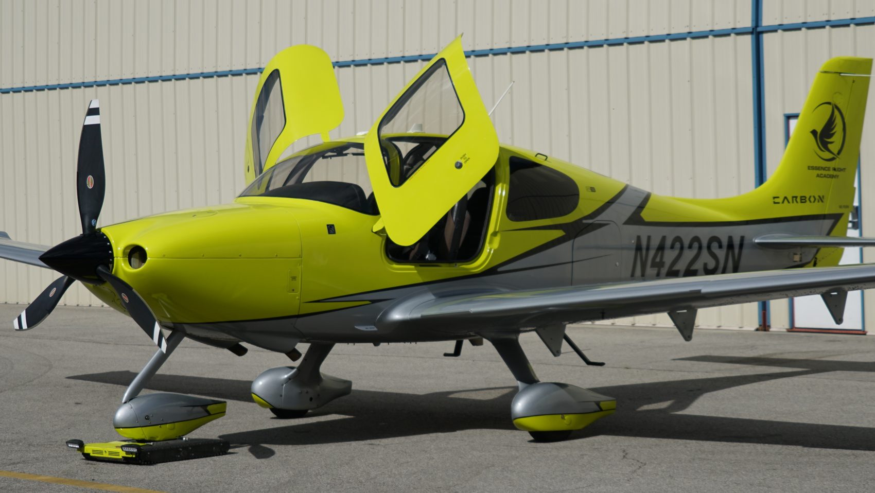 Cirrus SR22 Turbo Garmin Perspective glass flight deck with primary and multifunction displays
